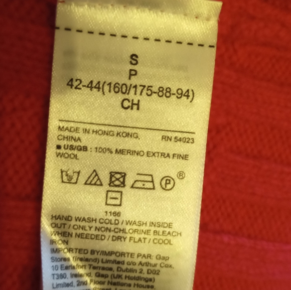 Banana Republic Sweater, Size Small Raspberry Excellent - Picture 3 of 7